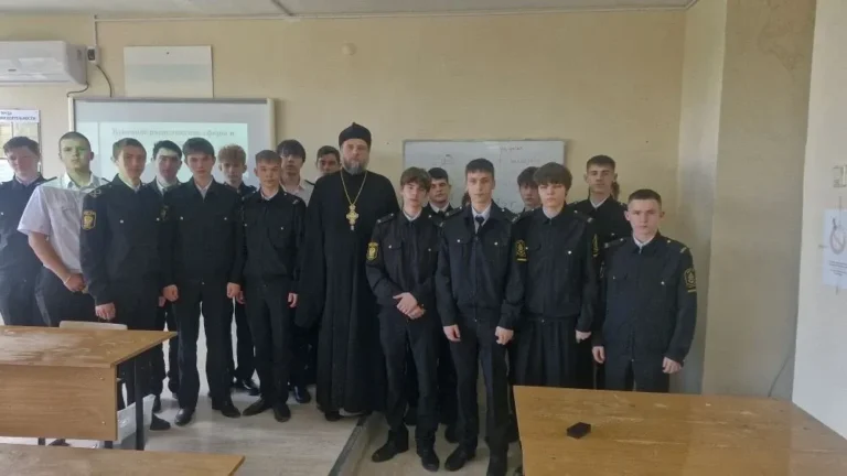 Клирик Иоанно-Предтеченского собора посетил Керченский морской технологический колледж