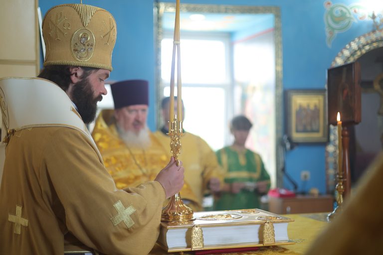 Епископ Иларион совершил Божественную литургию в храме иконы Божией Матери «Всех скорбящих Радости» села Насыпного