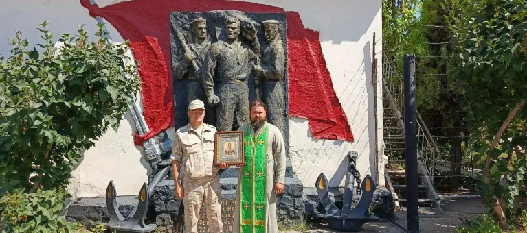 Настоятель храма святого Архистратига Михаила города Феодосии посетил воинские подразделения