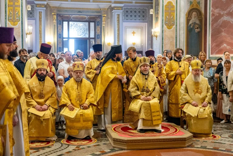 Митрополит Симферопольский и Крымский Тихон возглавил престольный праздник Александро-Невского собора города Симферополя
