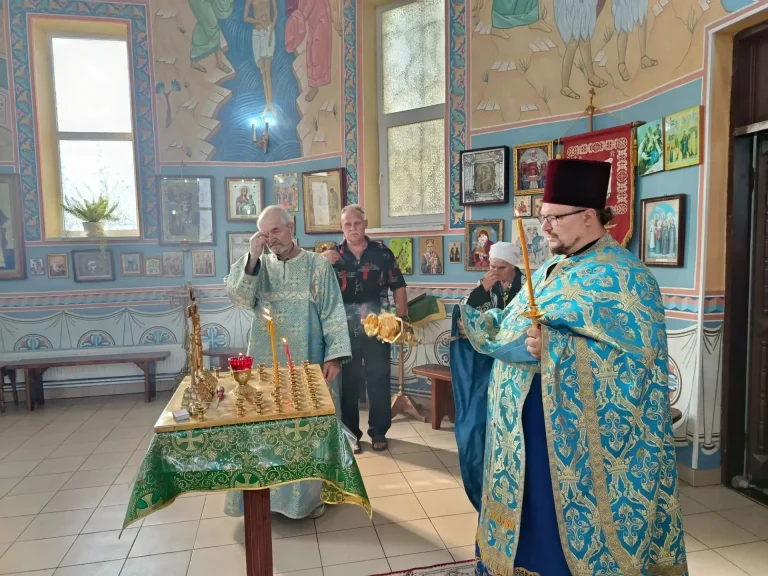 В храме преподобного Виталия и мученика Дионисия села Калиновки была совершена заупокойная лития по погибшим в Беслане