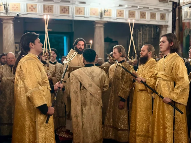 Епископ Иларион возглавил всенощное бдение в Михайловском соборе Псково-Печерского монастыря