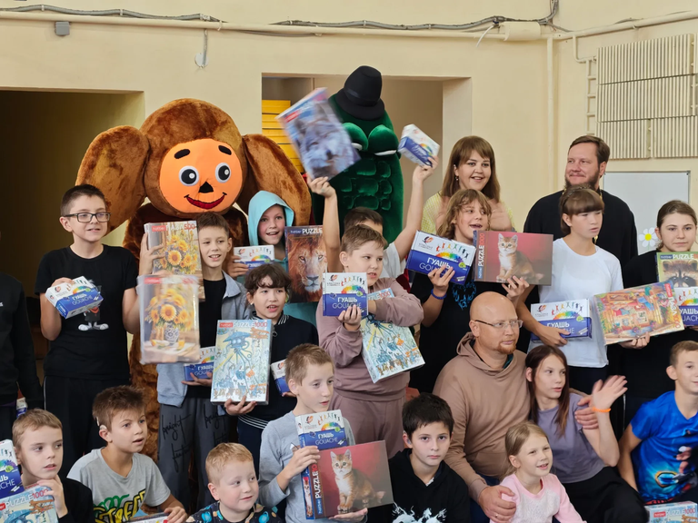 Клирик Казанского собора посетили Феодосийскую специальную школу-интернат для слабослышащих детей